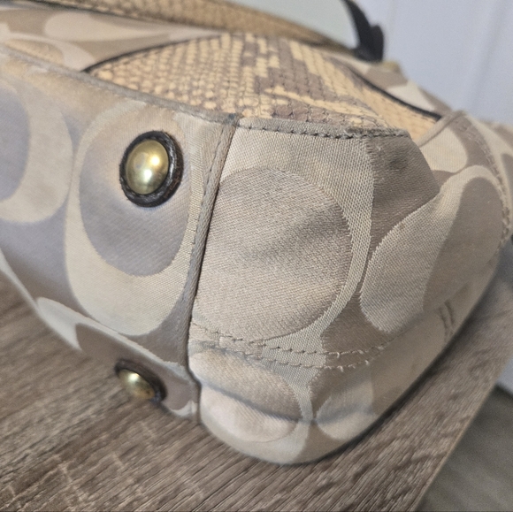 Coach Purse Faux Snakeskin details - Picture 9 of 17